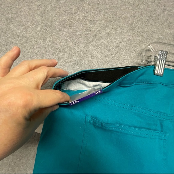 New With Tags Catherine's 34W Capri Pants Teal Blue Pockets Stretch Waist - Picture 7 of 11